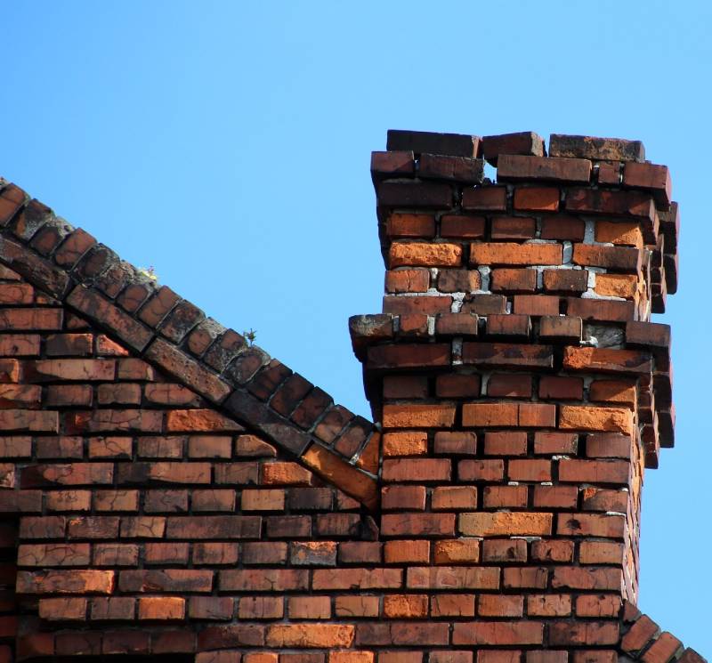 Signs Your Sparks Glencoe Home Needs a Chimney Inspection Damaged chimney on an Sparks Glencoe home showing cracks and missing mortar